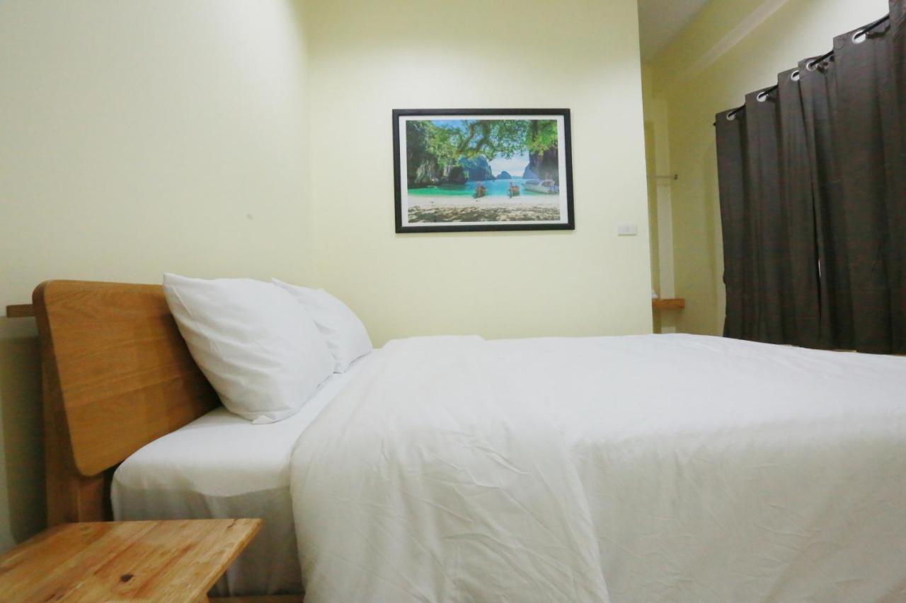 Interest Poshtel Hostel Bangkok Exterior photo
