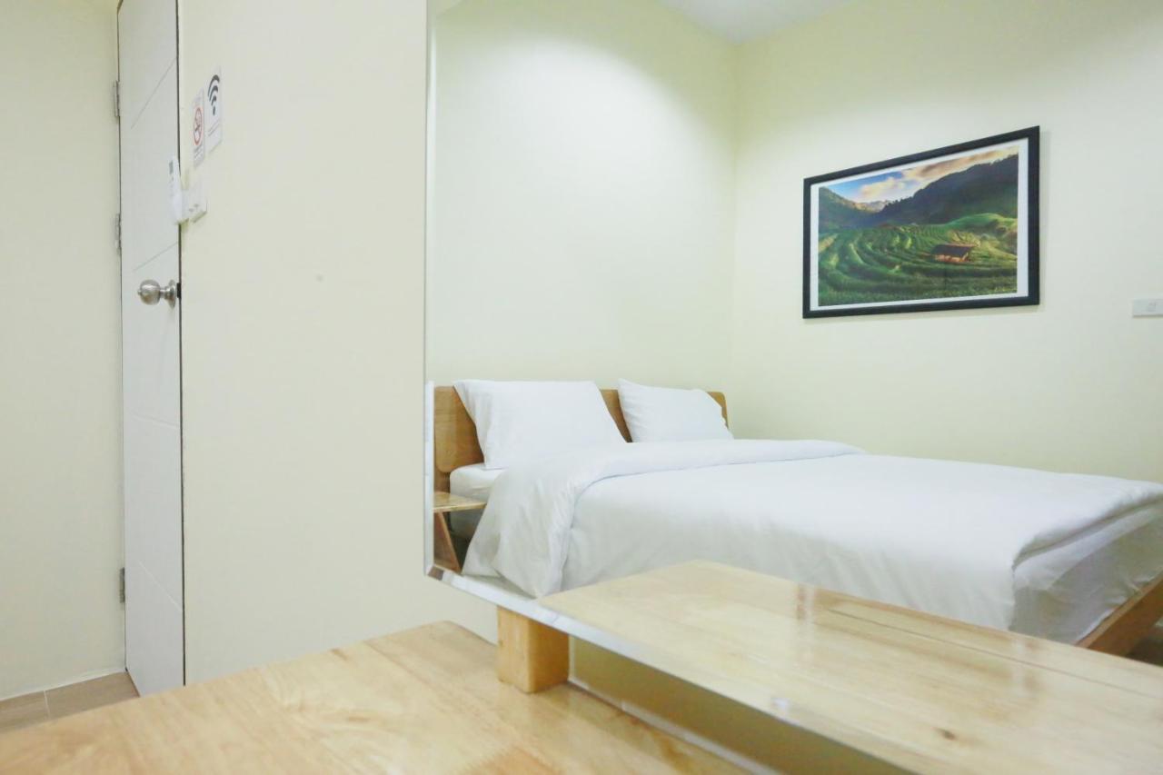 Interest Poshtel Hostel Bangkok Exterior photo