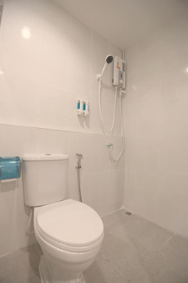 Interest Poshtel Hostel Bangkok Exterior photo